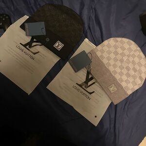Louis Vuitton Black and Gray Beanie Set